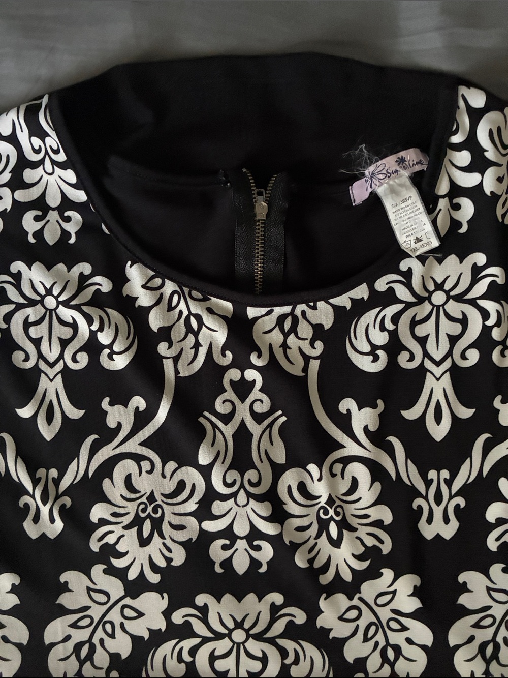 Black & White Damask Print Women's Top